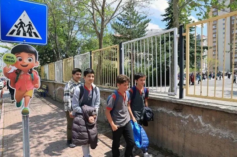 Talas’ta okul geçitleri hem sevimli hem güvenli
