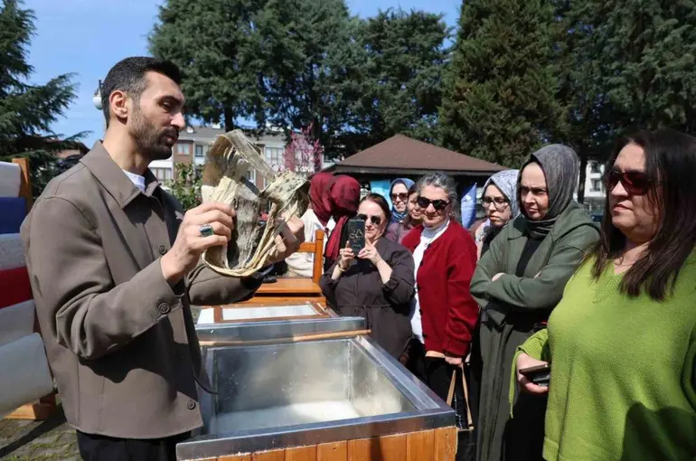 Tarımsal atıkların sanatsal kağıda dönüşüm yolculuğu
