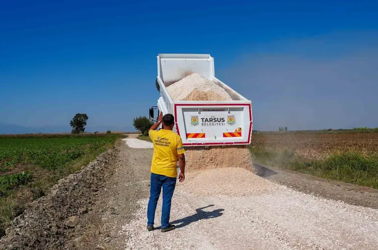 Tarsus’ta arazi yollarında bakım ve düzenleme çalışması
