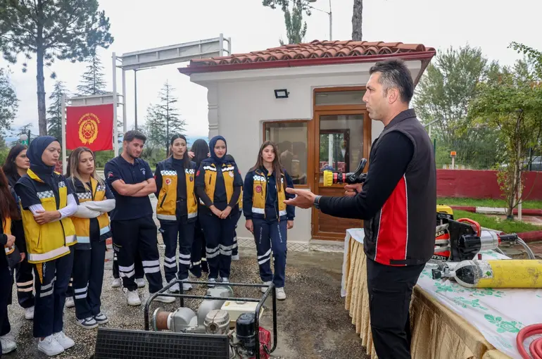 Taşköprü’de İtfaiyeciler Haftası öğrencilerle kutlandı
