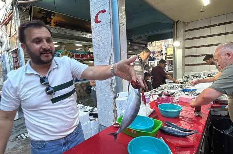 Tavşanlı Balık Pazarı’nda sezon hareketliliği
