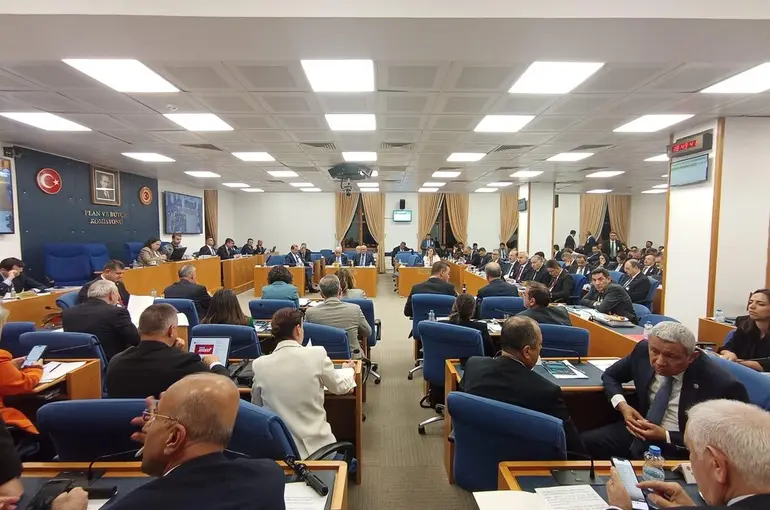 TBMM Plan ve Bütçe Komisyonu'nda ‘Kürt illeri' tartışması