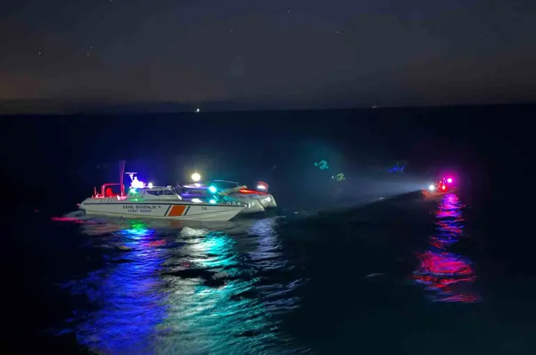 Tekirdağ açıklarında motoryat yangını: 2 kişi kurtarıldı
