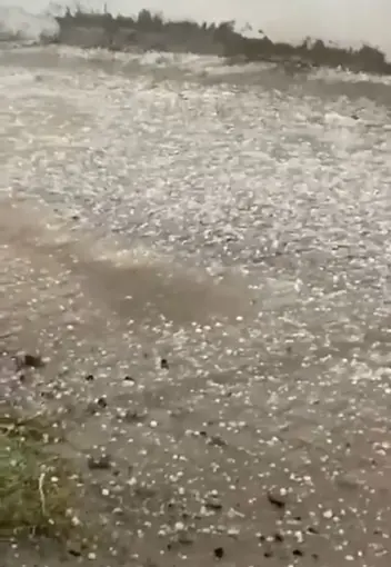 Tekirdağ’da sağanak ve dolu etkili oldu : Yollar göle döndü, ulaşım aksadı
