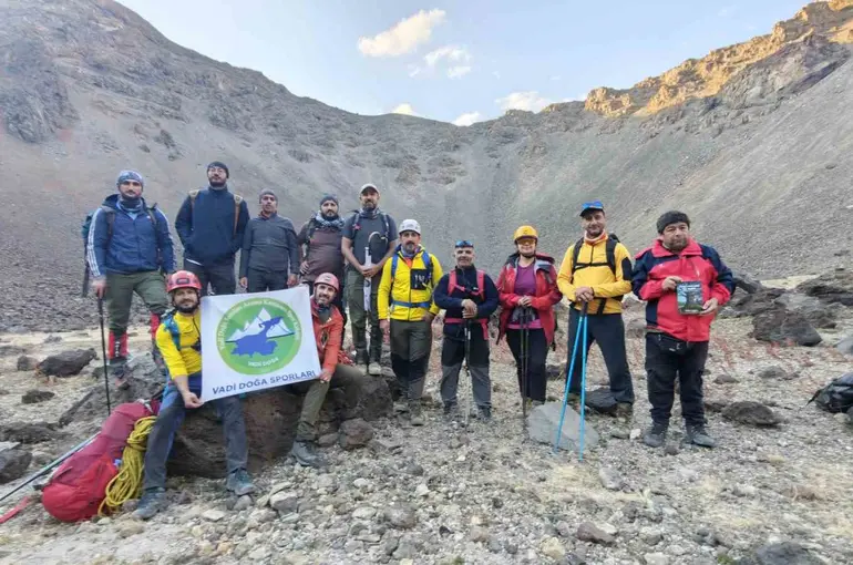 Tendürek Dağı’nın volkanik coğrafyasında doğa yürüyüşü

