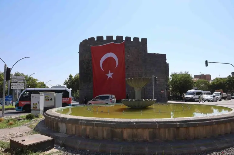 "Terörsüz Türkiye" hedefine ilişkin kanun teklifi Diyarbakır’da memnuniyetle karşılandı

