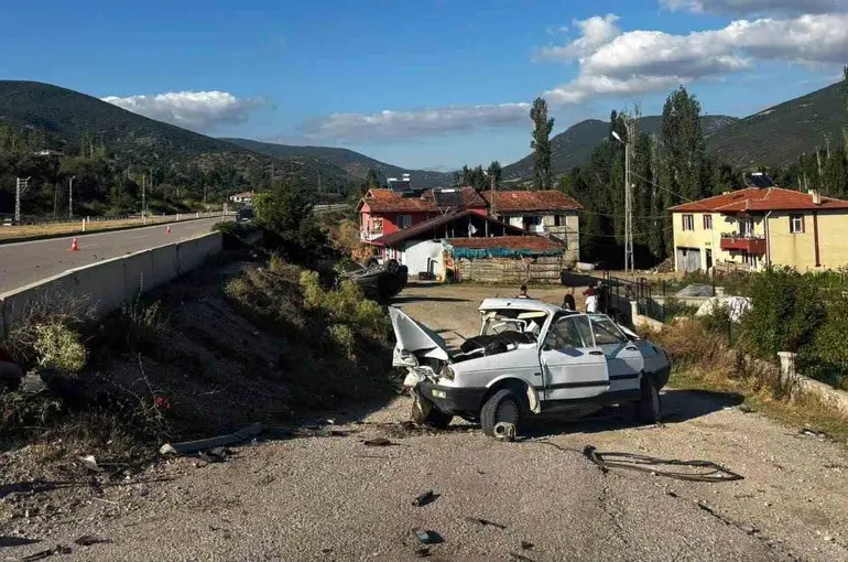 Tokat’ta iki otomobil çarpıştı: 1 ölü, 3 yaralı
