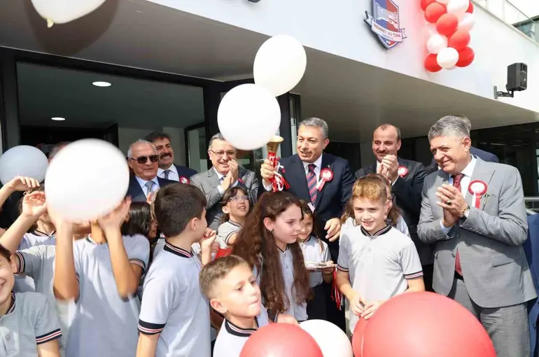 Trabzon’da ilk ders zili çaldı
