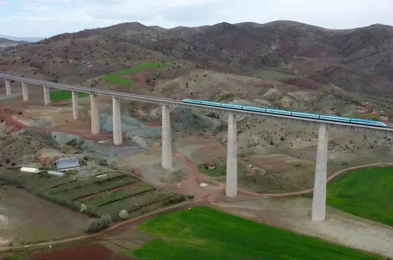 Tren biletlerinde öğretmenlere yüzde 50 indirim
