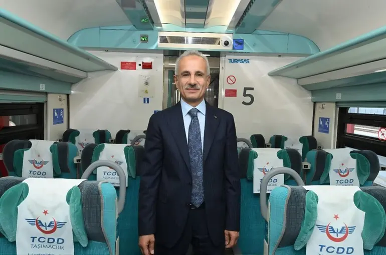 Tren biletlerinde öğretmenlere yüzde 50 indirim