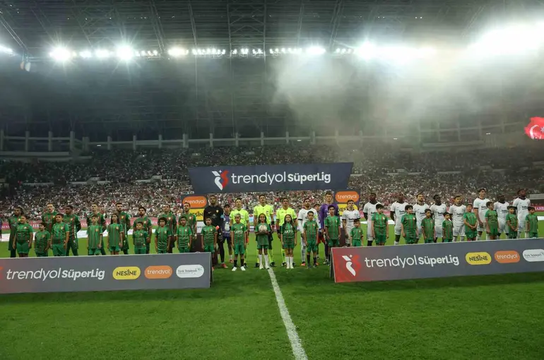 Trendyol Süper Lig: Amed Sportif Faaliyetler: 2 - Beşiktaş: 0 (İlk yarı)
