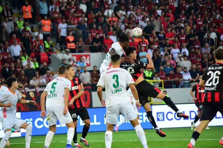 Trendyol Süper Lig: Çorum FK: 1 - Corendon Alanyaspor: 2 (Maç sonucu)
