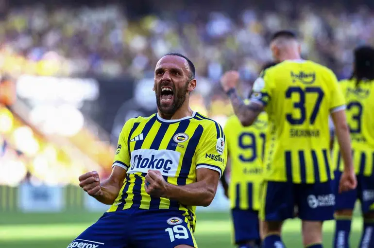 Trendyol Süper Lig: Fenerbahçe: 2 - Eyüpspor: 0 (Maç devam ediyor)
