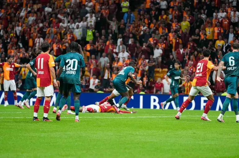 Trendyol Süper Lig: Galatasaray: 0 - Kocaelispor: 0 (İlk yarı)
