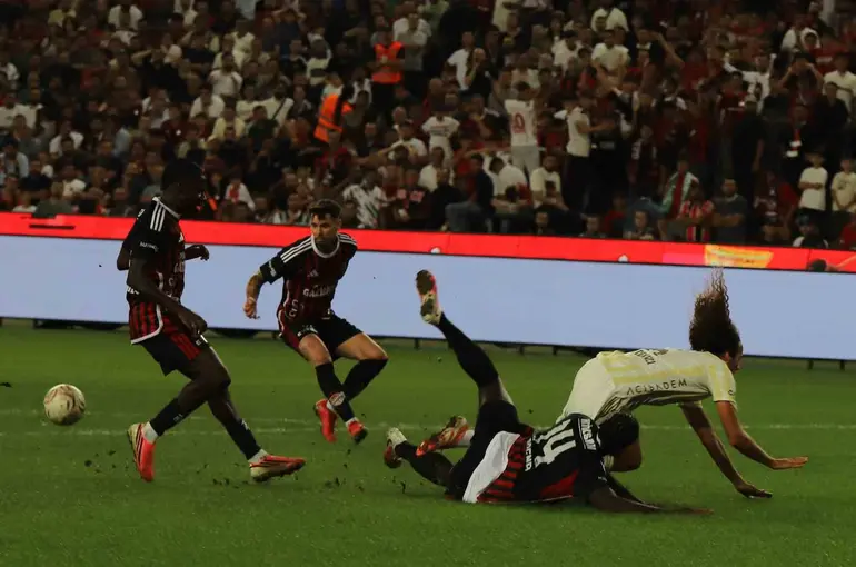 Trendyol Süper Lig: Gaziantep FK: 0 - Fenerbahçe: 0 (Maç sonucu)
