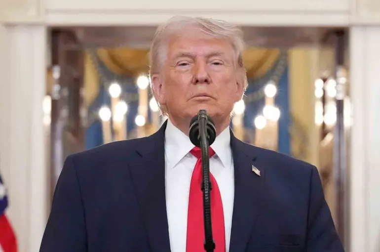 Trump: "(İran) Savaş gemilerini en iyi silahlarla yüklüyoruz, anlaşma olmazsa bunları kullanacağız"
