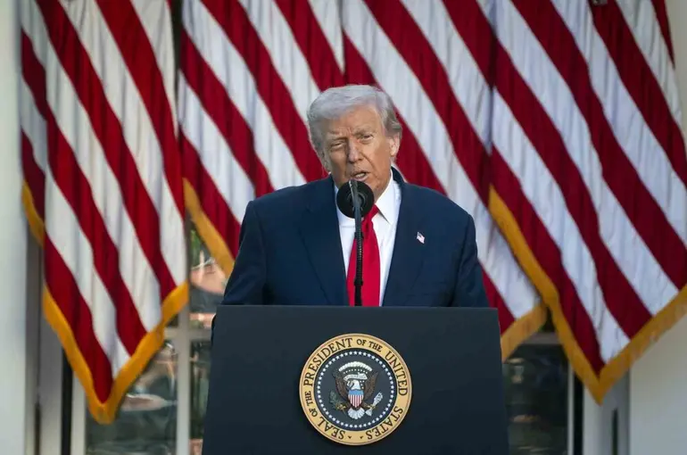Trump: "İsrail ben izin verir vermez Gazze sokaklarına geri döner"

