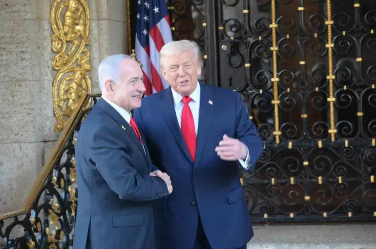 Trump, Netanyahu ile bir araya geldi
