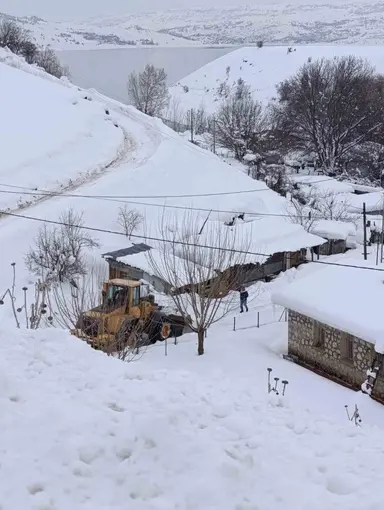 Tunceli’de karla mücadele çalışmalarını aralıksız sürdürüyor
