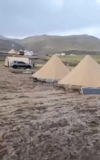 Tunceli’de yüksek rakımda sağanak etkili oldu: Yaylacılar zor anlar yaşadı

