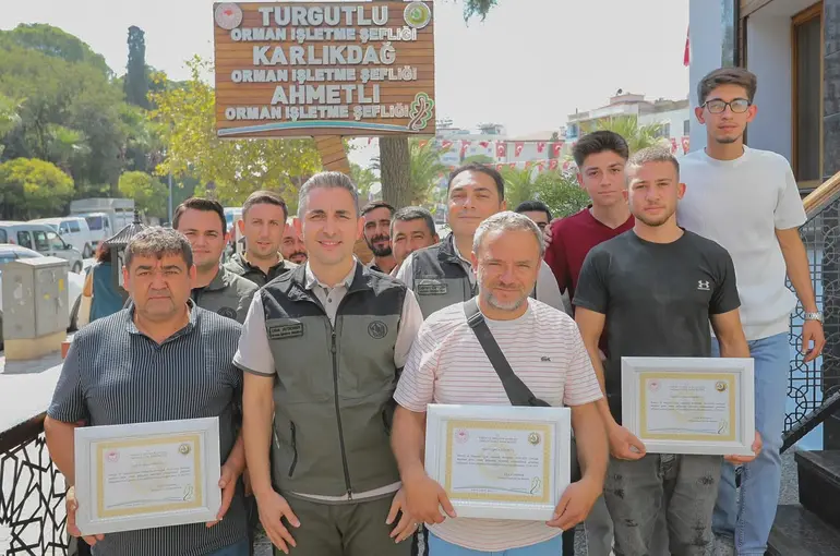Turgutlu’daki yangın kahramanlarına teşekkür plaketi
