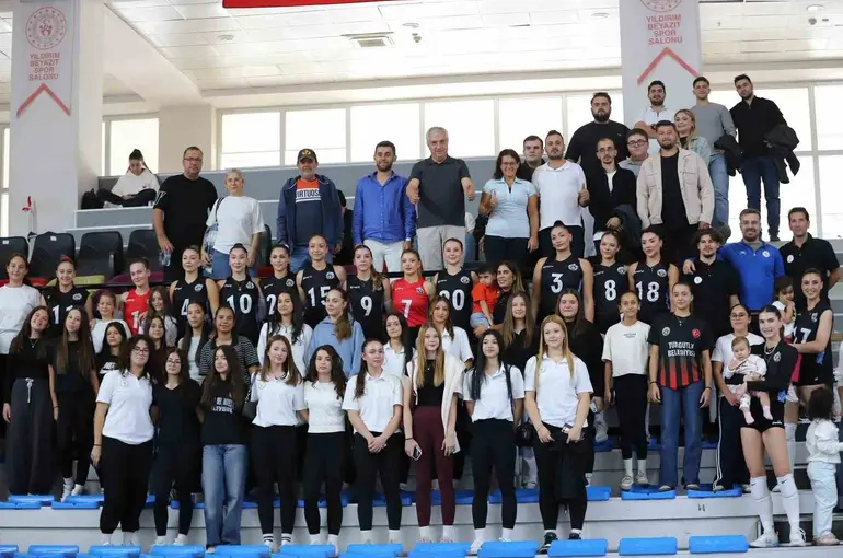 Turgutlu’nun Sultanları sezona 3-0’la başladı
