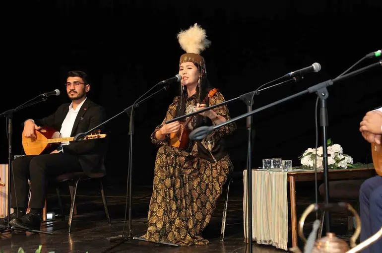 Türk dünyasının ozanları Gaziantep’te buluştu

