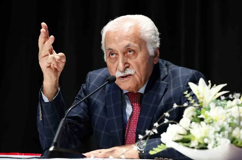 Türk edebiyatının usta ismi Yavuz Bülent Bakiler vefat etti
