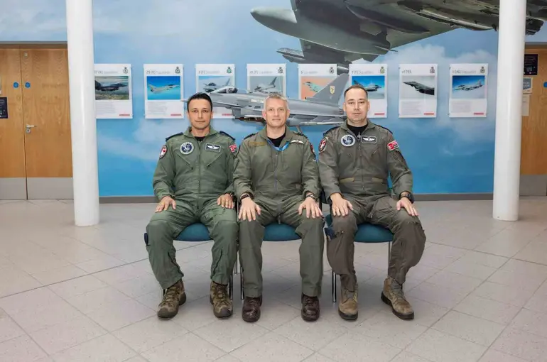 Türk pilotları Eurofighter uçuş eğitimlerine başladı
