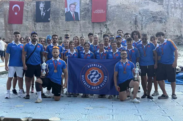 Türkiye Şampiyonası’ndan Esenler’e çifte kupa
