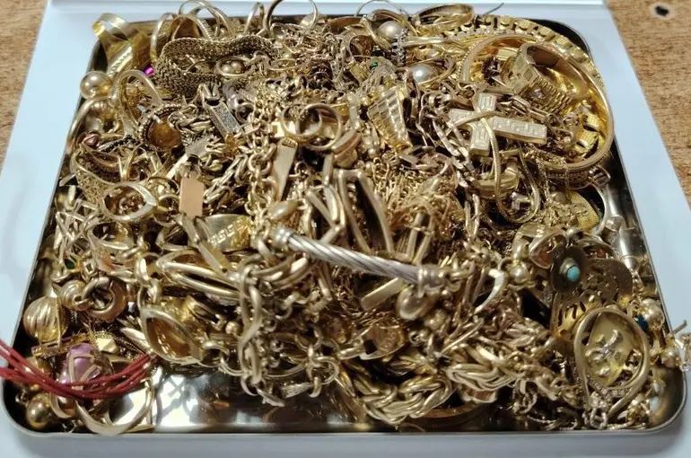 Türkiye’ye sokulmak istenen 708 gram kaçak altın komşuya takıldı
