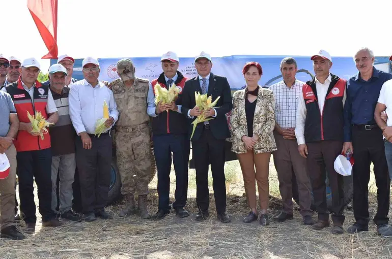 Tuşba’da "Silajlık Mısır Hasadı Tarla Günü" düzenlendi
