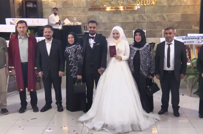 TV 42 Yönetim Kurulu Başkanı Muhsin Başarı ve ailesinin mutlu günü