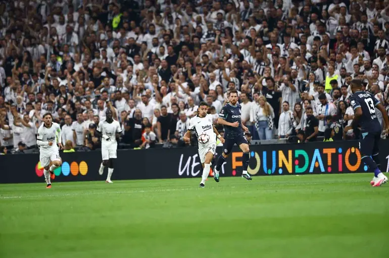 UEFA Avrupa Ligi: Beşiktaş: 1 - Marsilya: 1 (İlk yarı)
