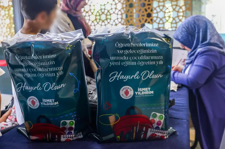 Ümraniye Belediyesi’nden 5 bin öğrenciye kırtasiye desteği
