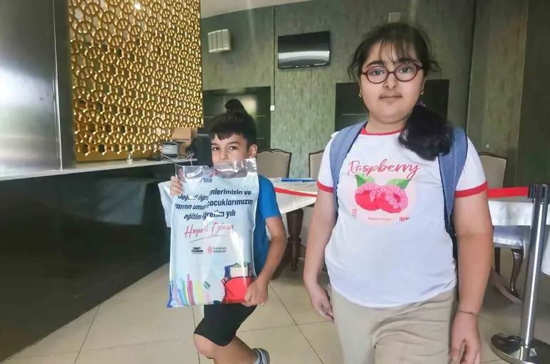 Ümraniye Belediyesi’nden öğrencilere kırtasiye desteği
