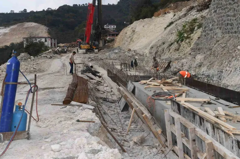 Ünye-Akkuş-Niksar yolu yılbaşına kadar ulaşıma açılacak
