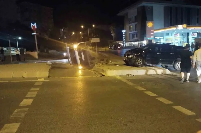 Üsküdar’da iki araç çarpıştı: 1 hafif yaralı
