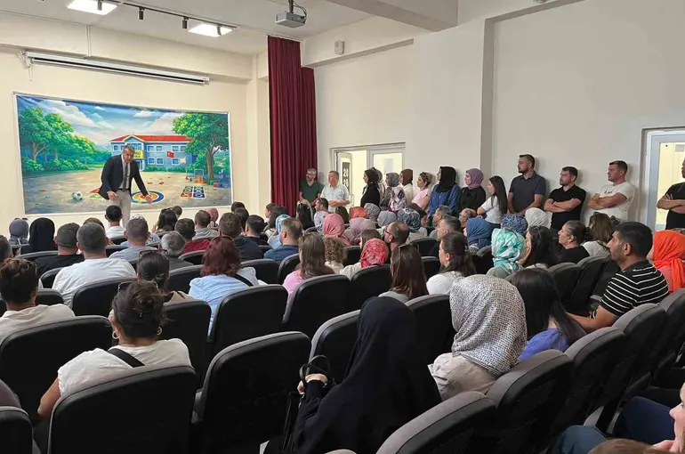 Uyum sürecinde sıraları bu kez öğrenciler değil veliler doldurdu
