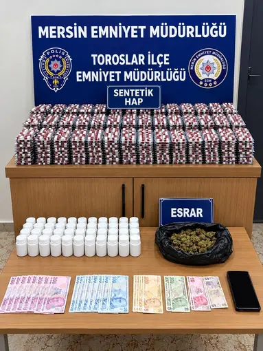 Uyuşturucu taciri binlerce sentetik hap ve esrarla yakalandı
