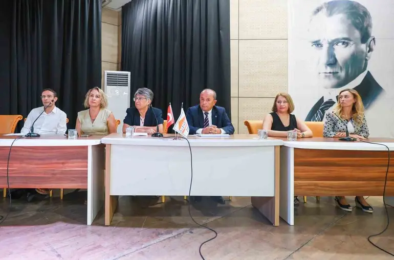 Uzmanlar Alzheimer’i anlattı
