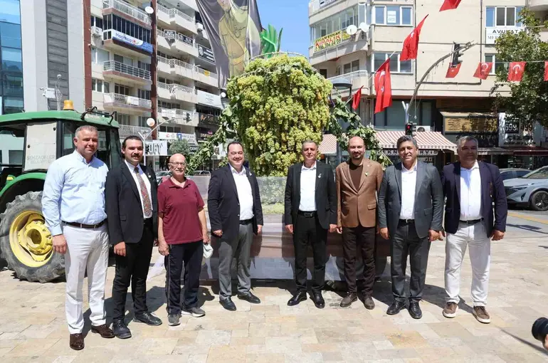 Üzümün başkenti Manisa’da şenlik coşkusu