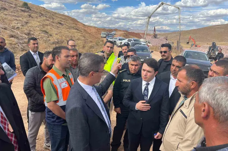 Vali Aydın Baruş’tan Tekman’a çıkarma: Yatırımları inceledi, vatandaşla buluştu
