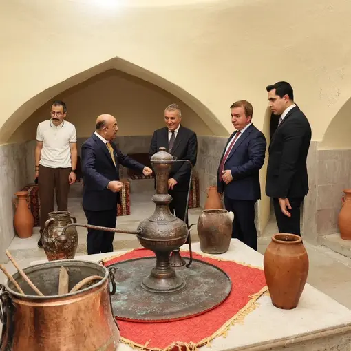 Vali Aydoğdu, Kemah’ta esnaf ve vatandaşlarla bir araya geldi
