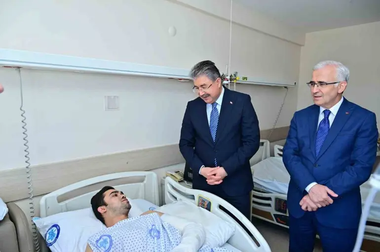 Vali Erdinç Yılmaz’dan yaralı itfaiyecilere ziyaret
