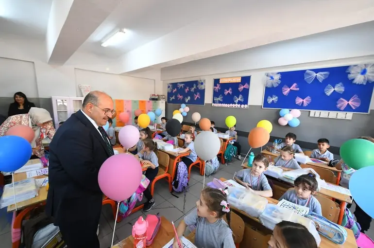 Vali İsmail Ustaoğlu, Balıkesir’de ilk ders zilini çaldı
