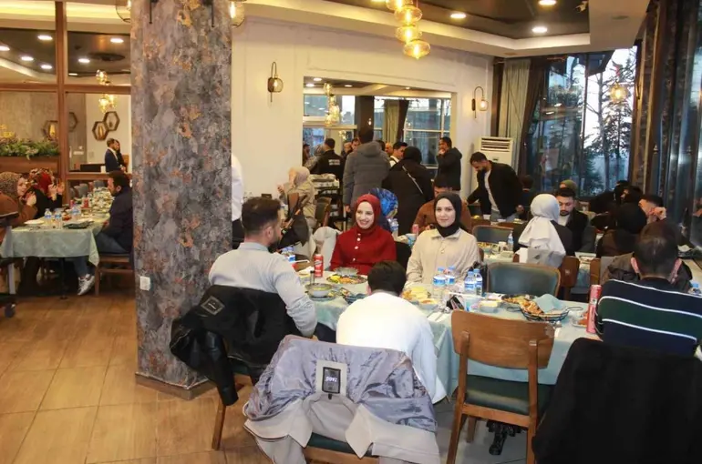 Vali Kızılkaya genç çiftlerle buluştu
