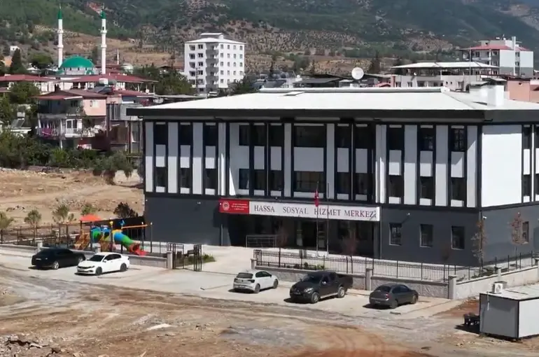 Vali Masatlı, Hassa sosyal hizmet merkezinde incelemelerde bulundu

