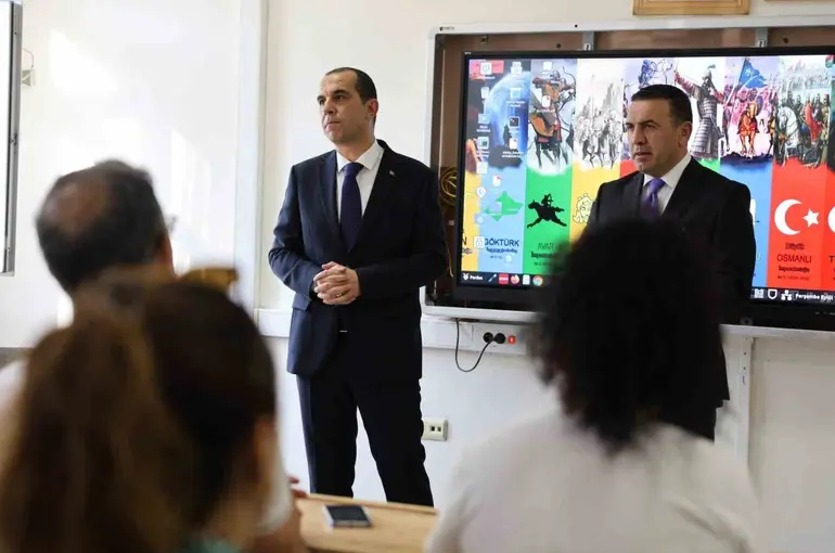 Vali Taşolar, Türkçe ve Matematik zümre toplantısına katıldı
