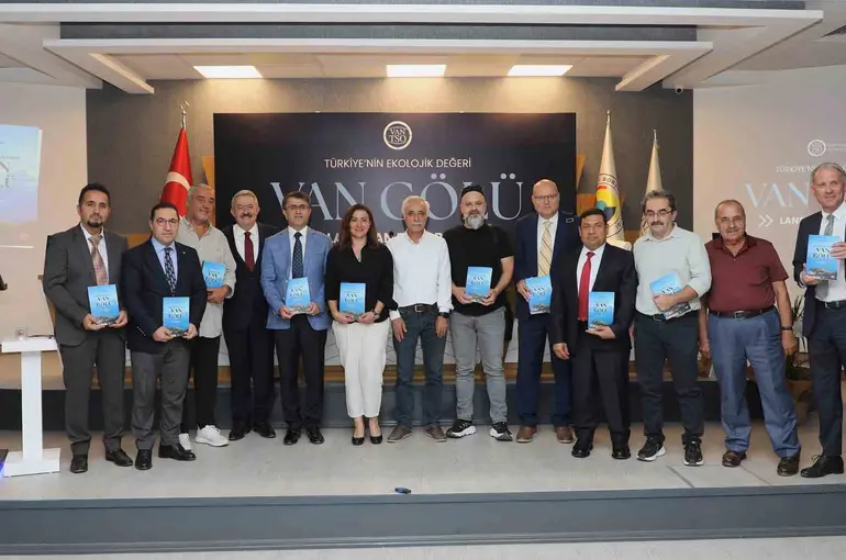Van TSO tarafından Van Gölü’nün kimliği çıkarıldı

